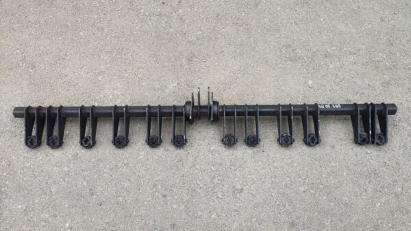 75f210e7be9211e593700015af648810_dcbf545dfc2011ebb32f18c04d3647f9 Вал подъема сошников (вторичный) средний квадрат 42х42, толщина 5 мм (СЗ-5,4А; СЗТ-5,4) (Сельмашдеталь) — изображение 1