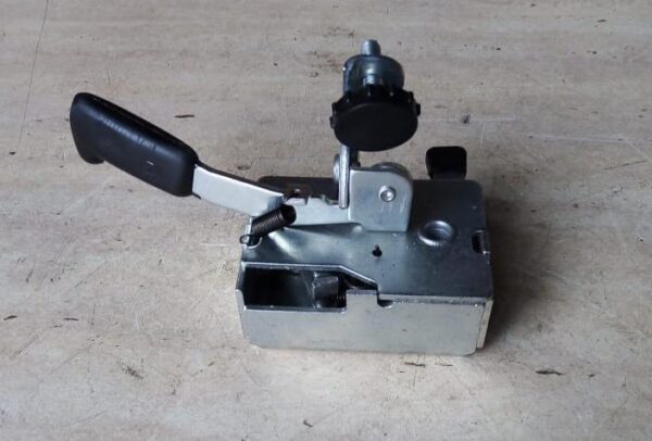 Замок двери левой, МТЗ (Беларусь)